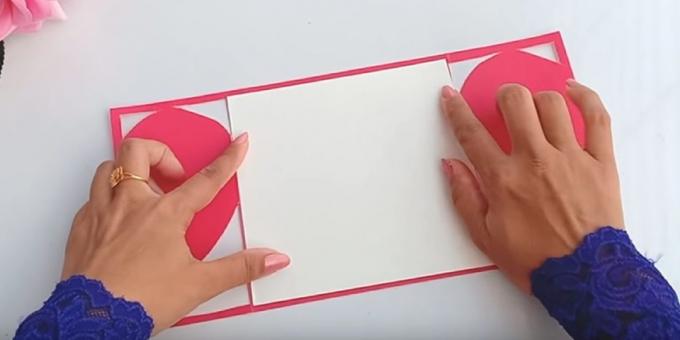 Cut kus bieleho papiera o veľkosti zadnej strane karty