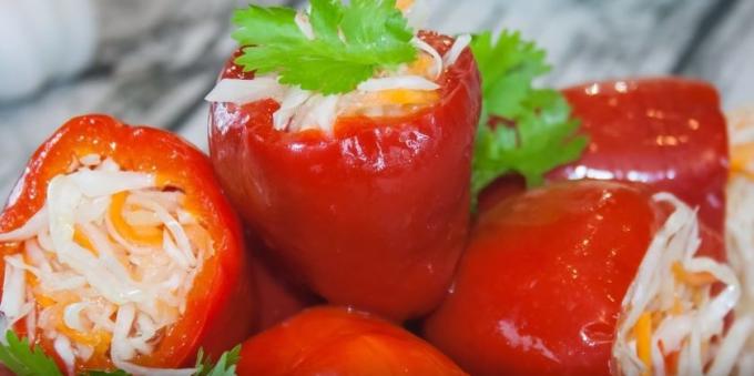 Recepty: Nakladané papriky plnené kapustou a mrkvou
