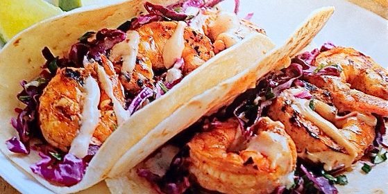 Recepty na grile: taco s pikantnou krevety a kapustou na smotane