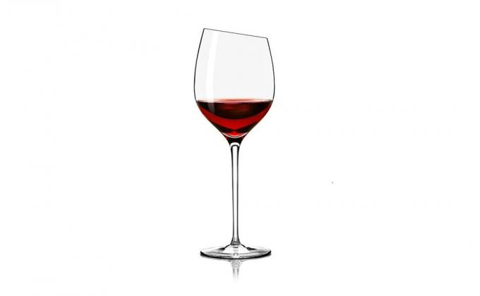 Pohárik červeného vína Bordeaux