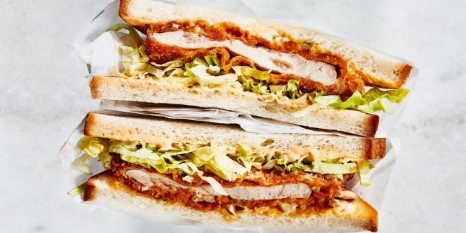 Recept sendvič s pikantným kuracím mäsom a chrumkavou uhorkou omáčkou