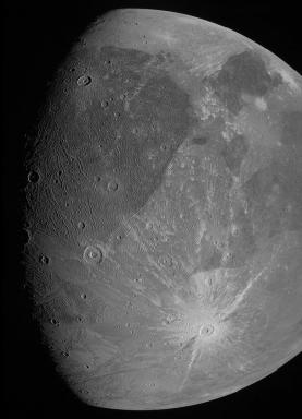 Sonda Juno dostala prvú fotografiu Ganymeda