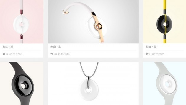 Xiaomi AmazFit možno nosiť ako náramok alebo ako prívesok
