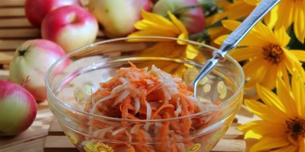 Artičok recepty: sladký šalát s topinambur, jablká a mrkva