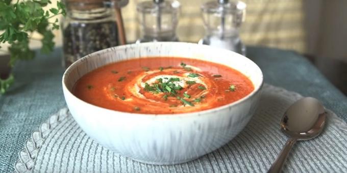 Paradajková polievka s karfiolom, paprikou, cibuľou a cesnakom: jednoduchý recept