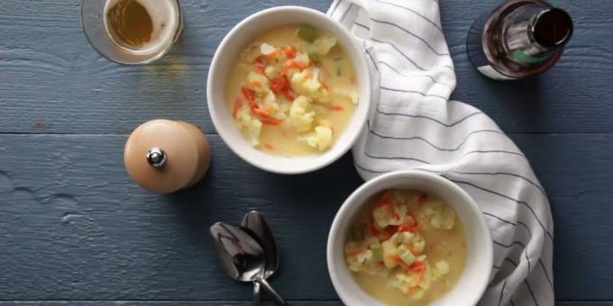 Syr polievka s karfiolu a bešamelom: jednoduchý recept