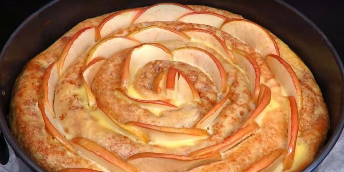 Recepty: Pancake koláč s tvarohom a jablkovou plnkou