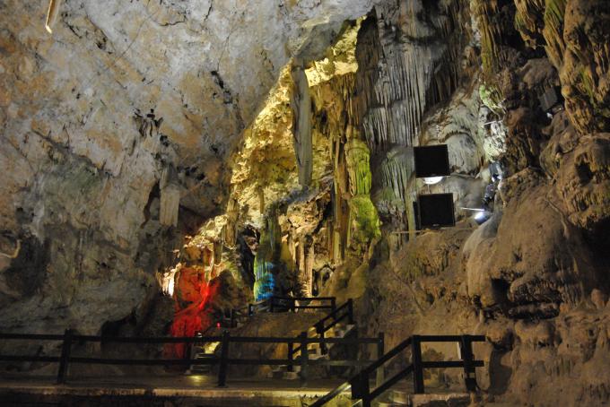 Vápencová jaskyne v Gibraltári St. Michaelova Cave