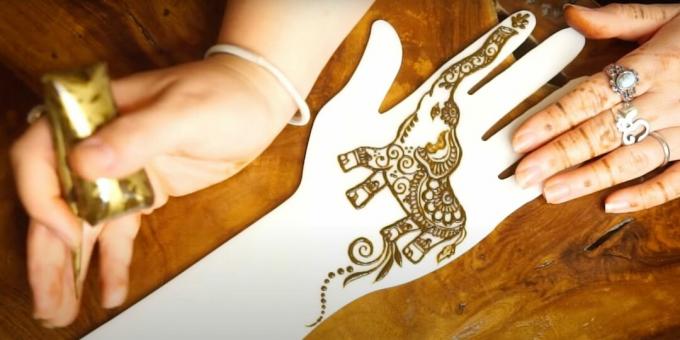 Kresba slona Henna: zobrazenie kmeňa a vzoru pod nohou