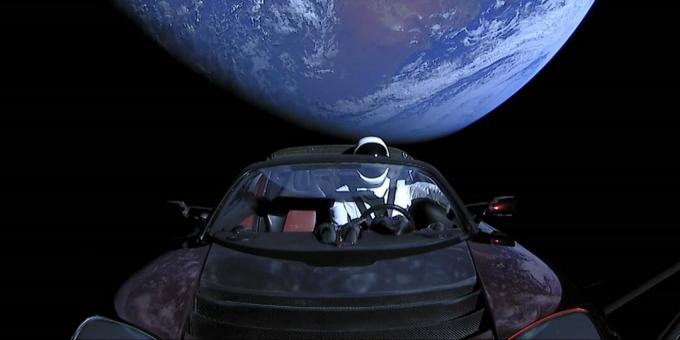 Nezvyčajné objekty vo vesmíre: automobil Tesla