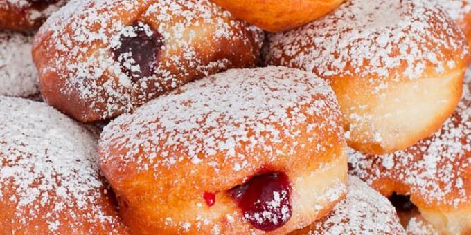 Recepty šišky: Donuts s kyslou smotanou s višňovým džemom
