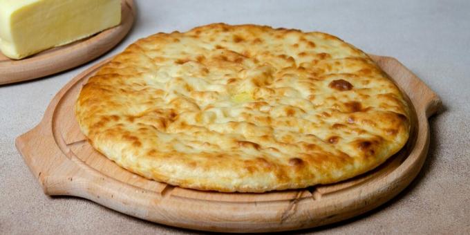 Osetský kefírový koláč s tvarohom a syrom