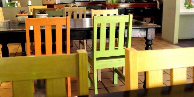 farebné akcenty v interiéri: stoličky