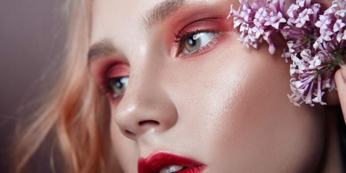 Módny makeup - 2020: jemné ružové tieňovanie